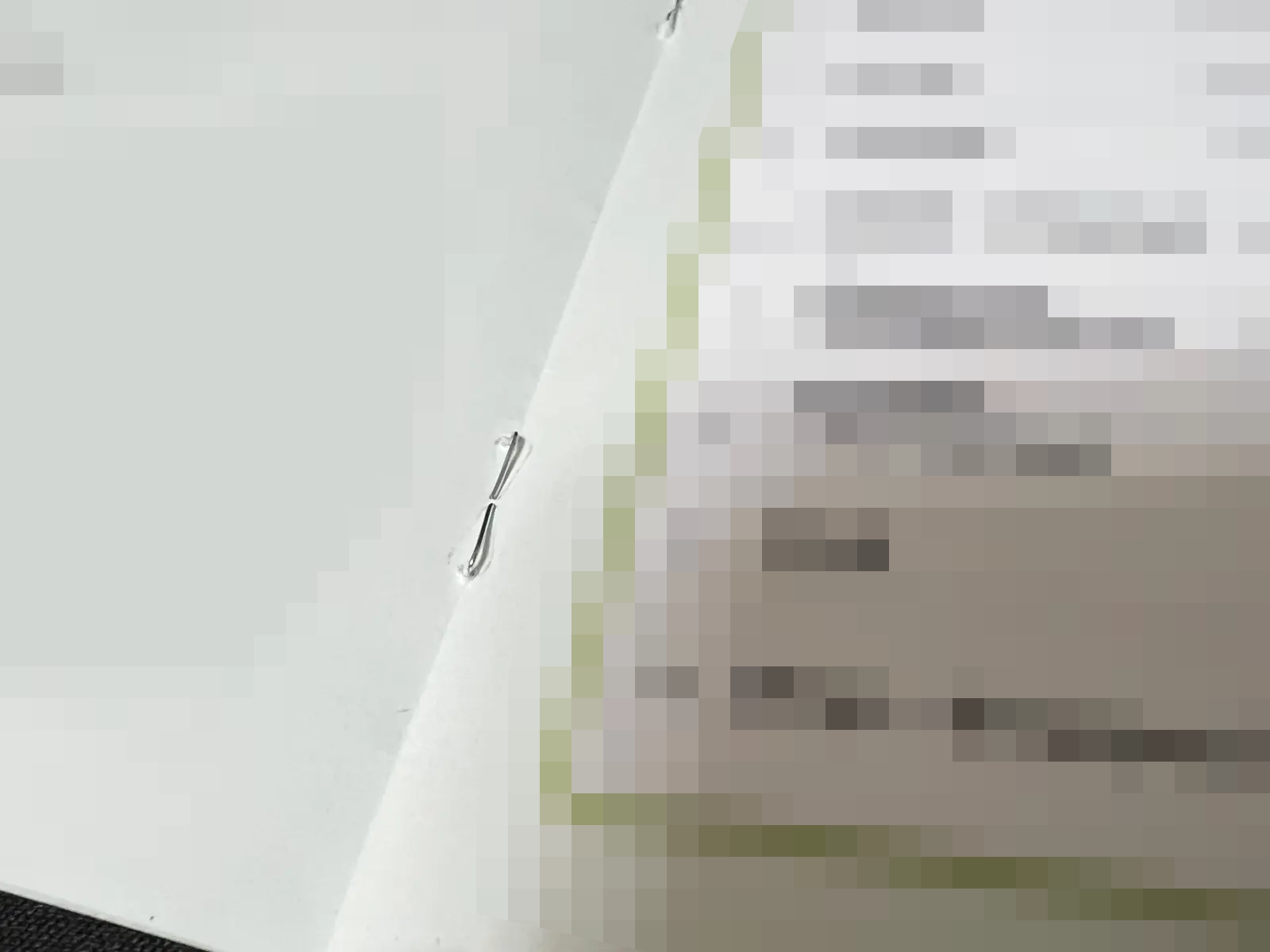 중철 제본 내지의 철심 부분 마감