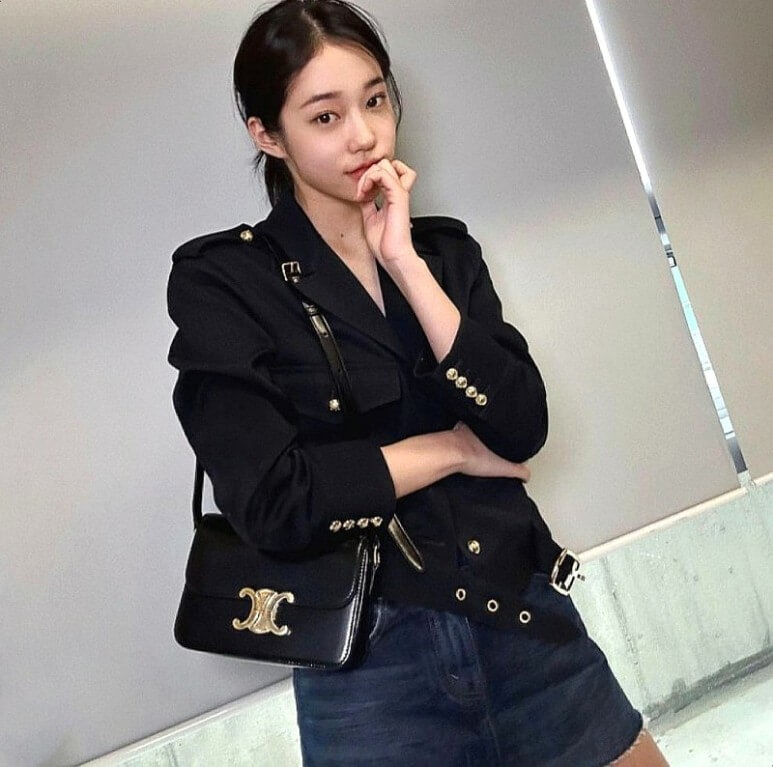 배우 노윤서