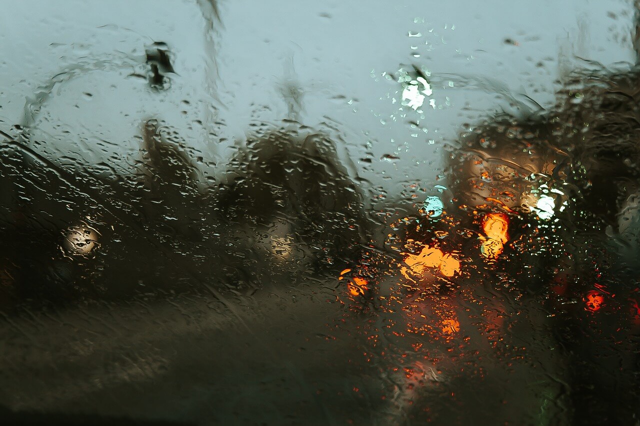 비오는-창밖-풍경