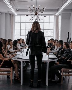 여성들의 회의사진