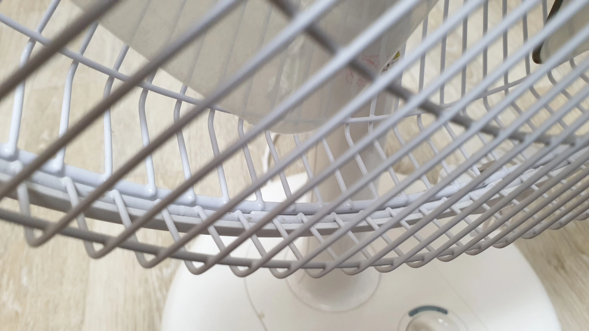 선풍기 망 끼워진 상태