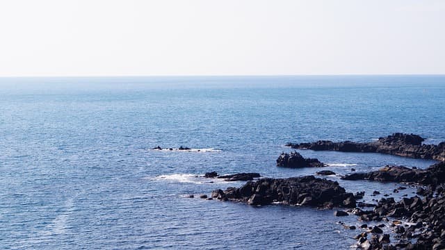 오름 보존과 난개발 문제 &ndash; 지속 가능한 발전을 위한 제안