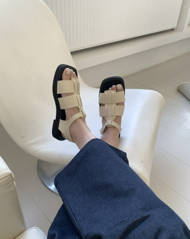 여름에 신기 좋은 여성용 여름 샌들을 추천