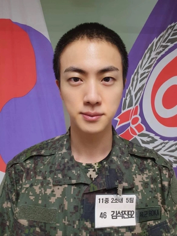 방탄소년단 진 [사진=경기도 연천 5사단 신병교육대대 공식 팬카페]
