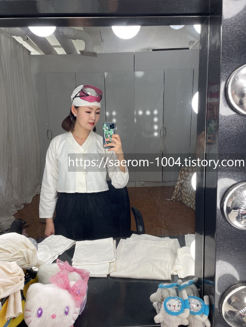 서쪽 사진관에서 해녀컨셉 사진 찍기 준비 사진