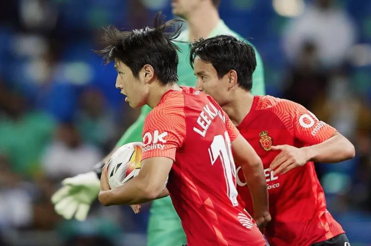 성인이 된 쿠보와 이강인