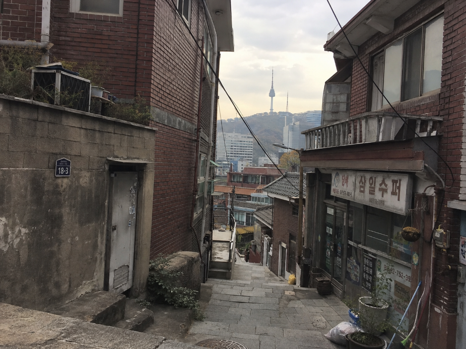 서울 후암동 오래된 주택가 골목과 계단, 노포 풍경