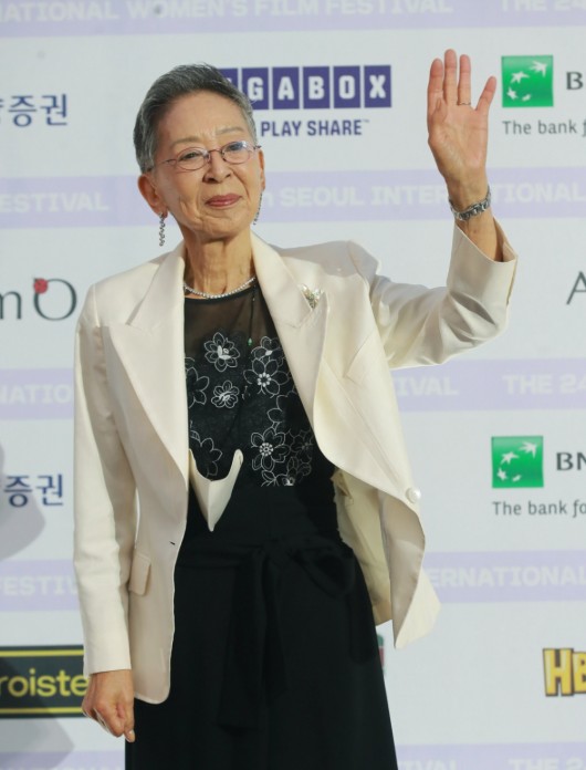 배우-김지미