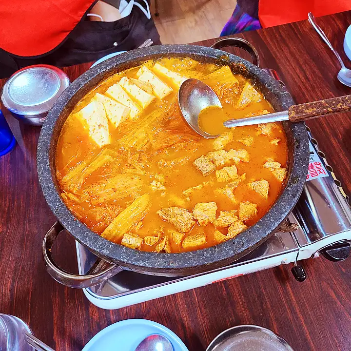 생생정보 돌판 돼지 김치찜 삼겹살 고등어 김치찜 맛집