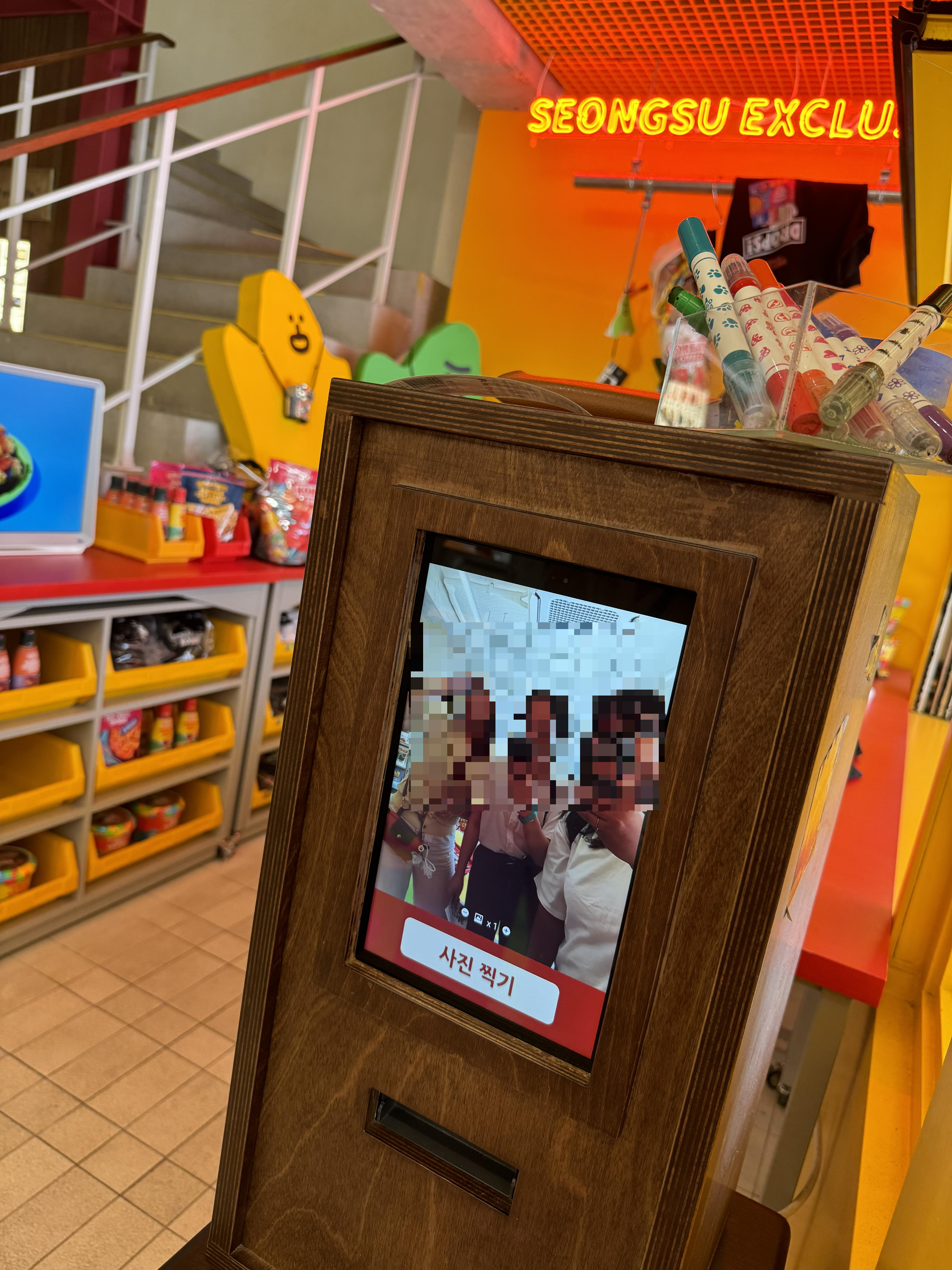 성수-코닥코너샵-1층-기념촬영