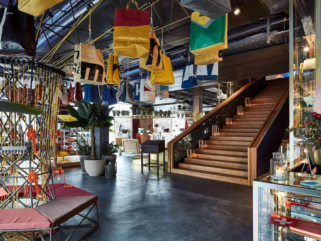 25아워스호텔랑슈트라세_로비