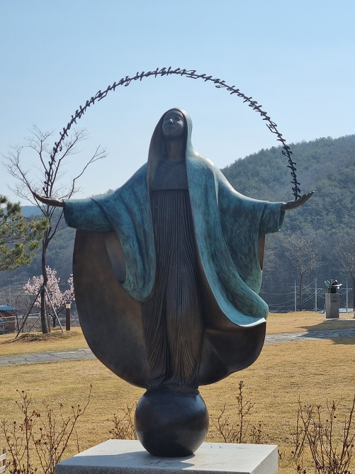 김수환 스테파노 추기경 사랑과 나눔 공원 성모상 사진