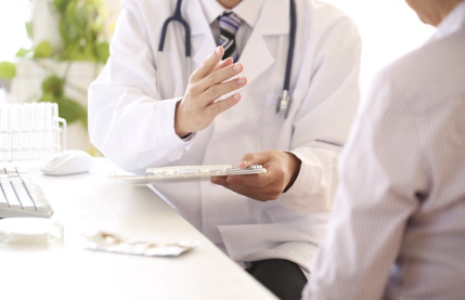 진찰을 받는 사람.