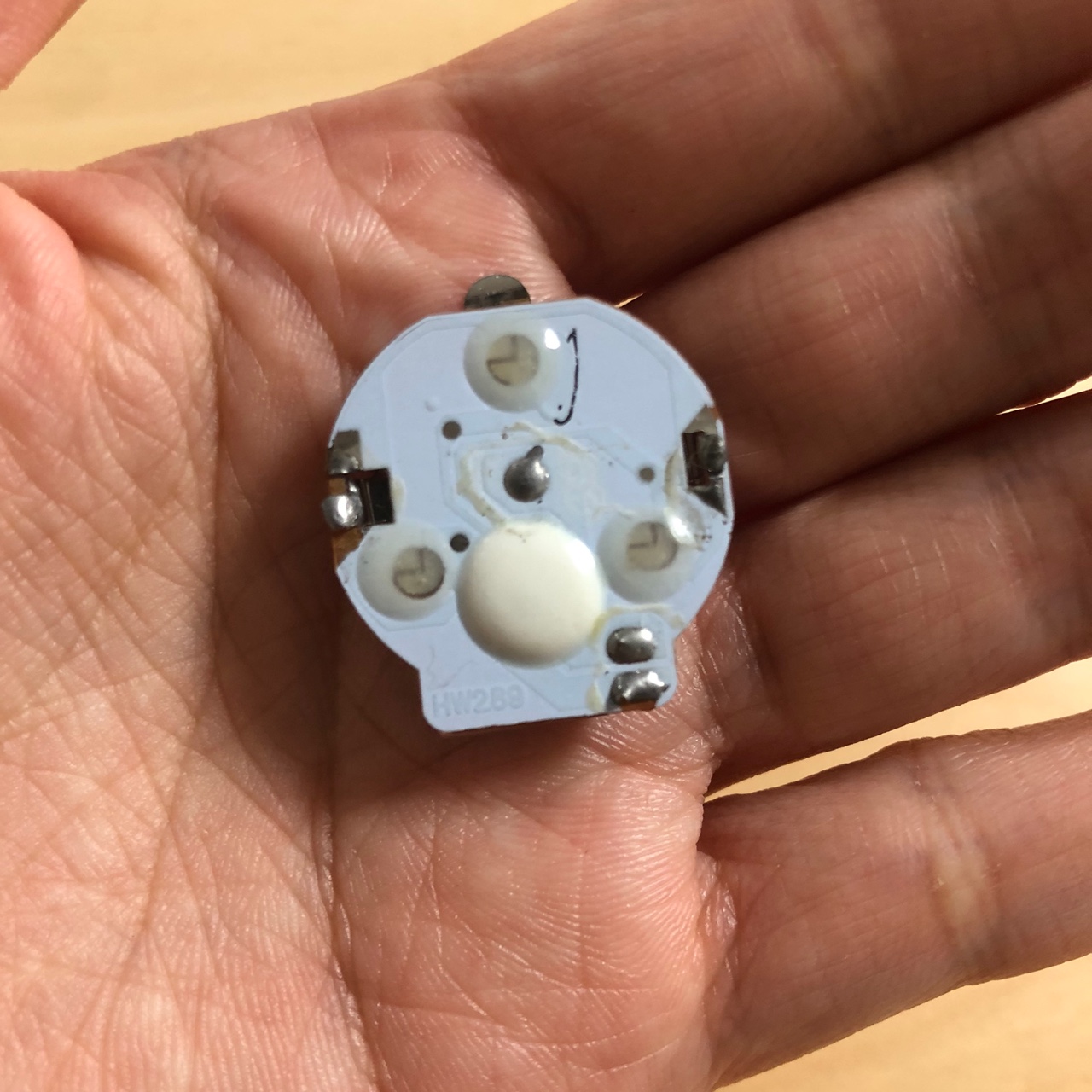 불빛 신발 속 들어있던 LED 모듈 칩