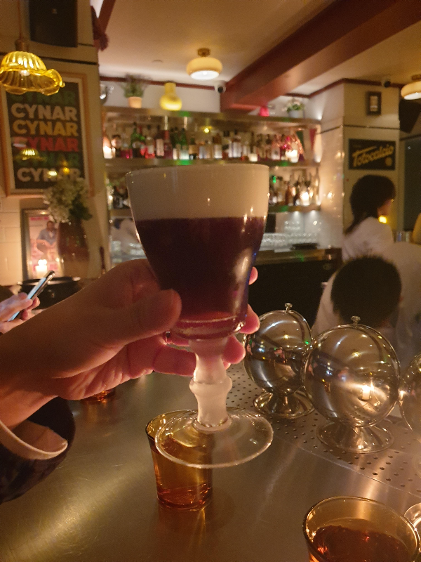 커피 색이 뚜렷한 CAFF&Egrave; PARADISO 칵테일