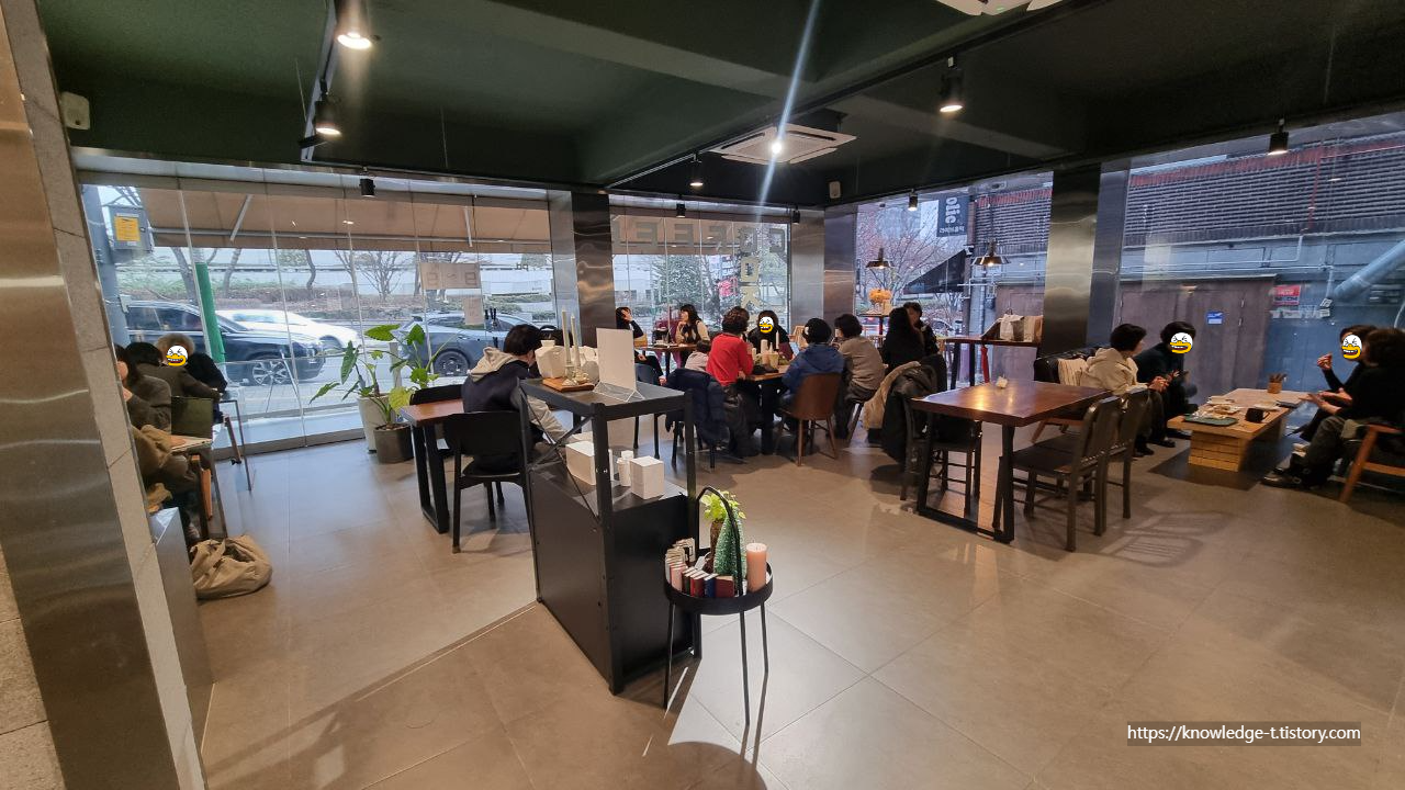 노트북하기도 좋고 데이트하기 좋은 피디커피 실내