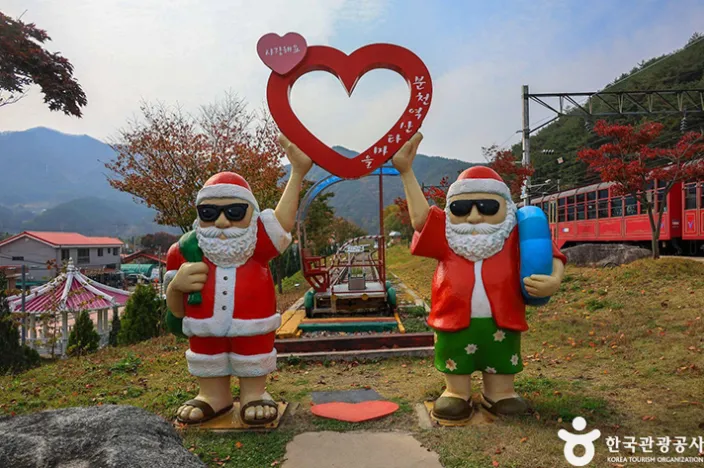 분턴역산타마을-산타조형물