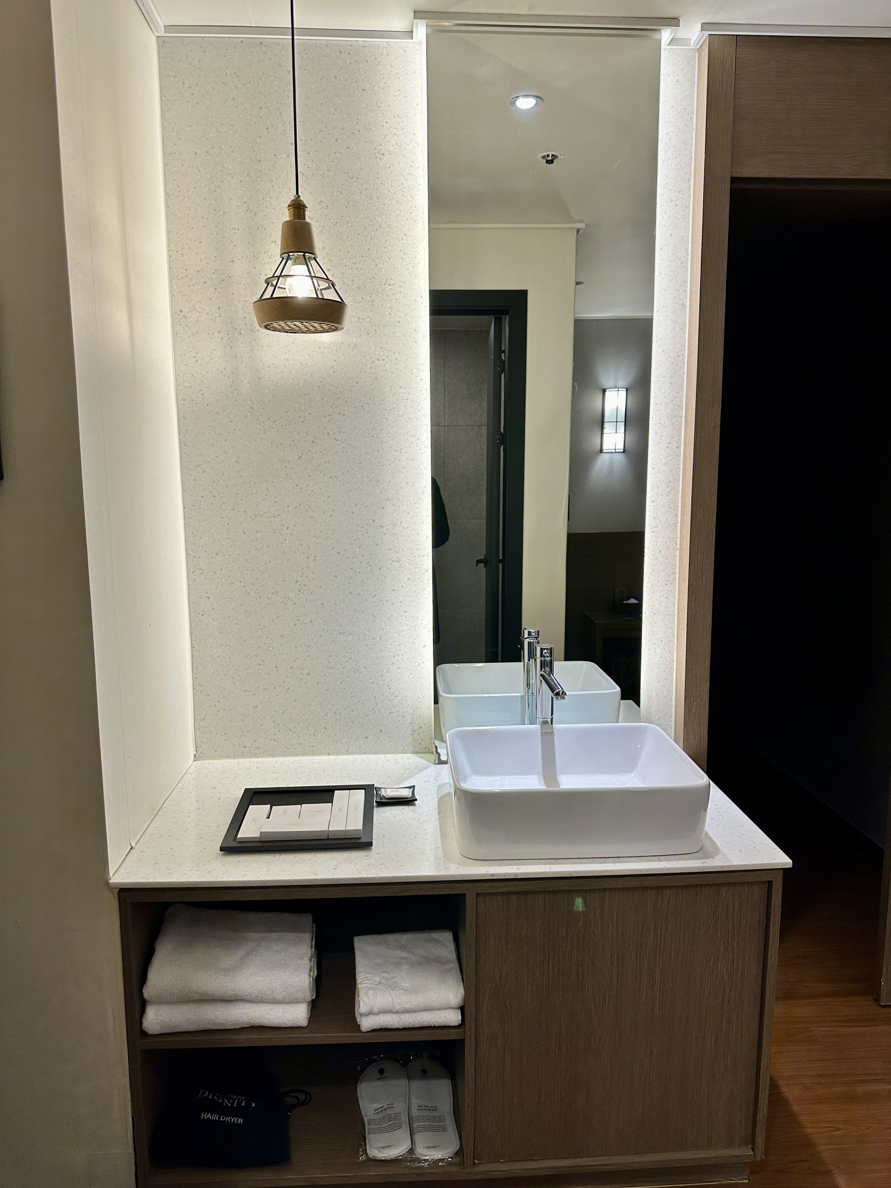 디그니티 호텔 더블스위트룸 세면대