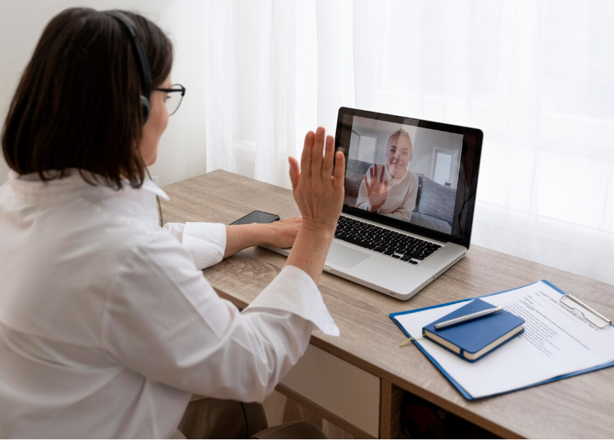 전문가 상담을 받는 장면