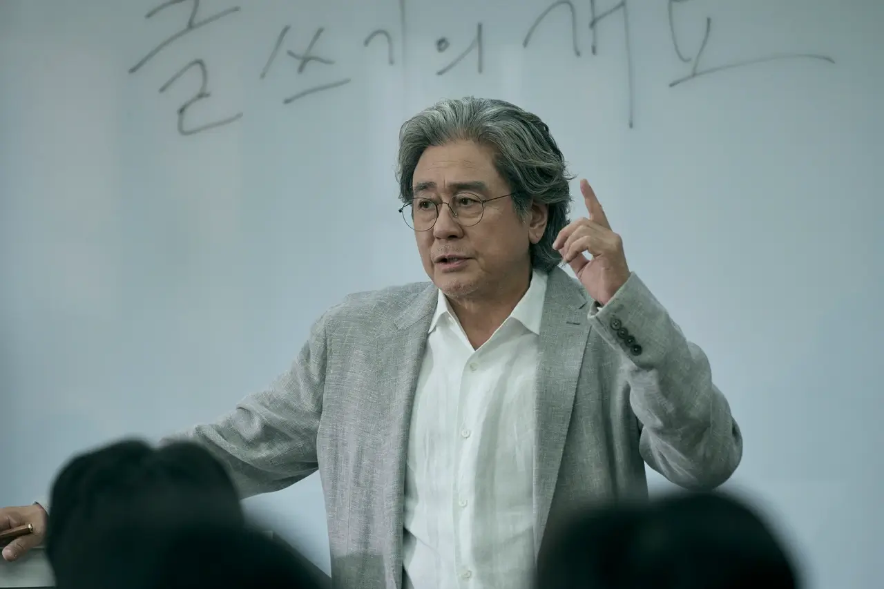 최민식 최현욱 맨 끝줄 소년 줄거리 몇부작 원작 연극 결말