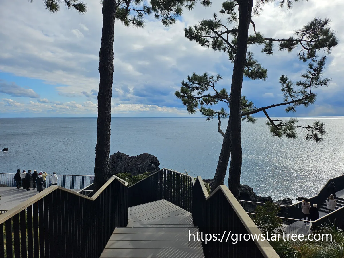 주상절리대 입구 계단