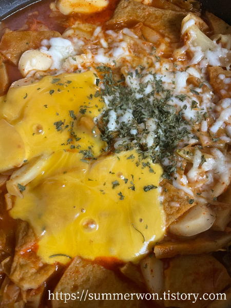 커클랜드 체다마일드치즈 와 떡볶이