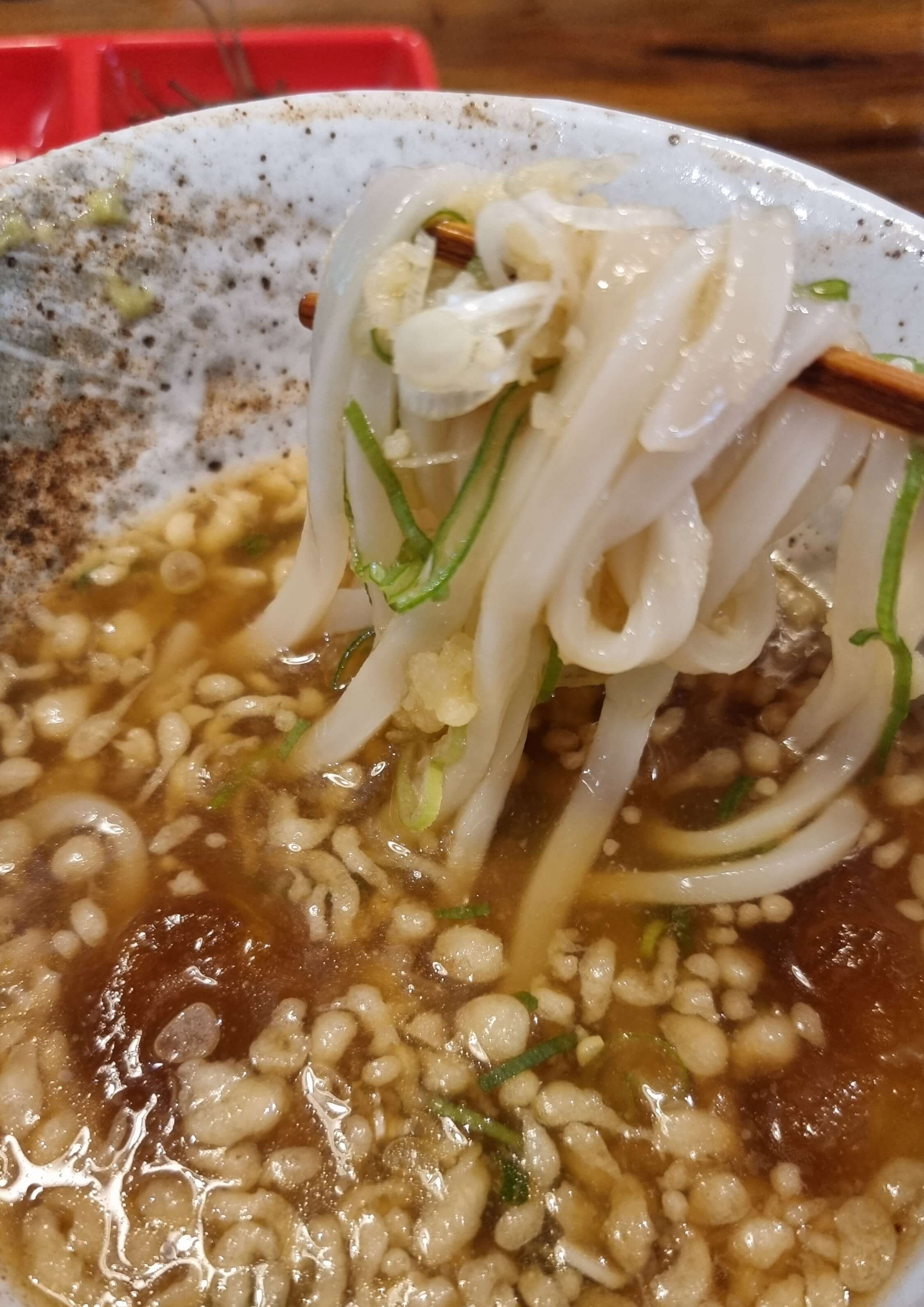 냉우동 젓가락으로 들어봄