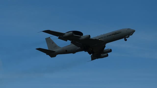 초소형 무인 정찰기(Micro UAV)와 군용 항공기의 융합 전략