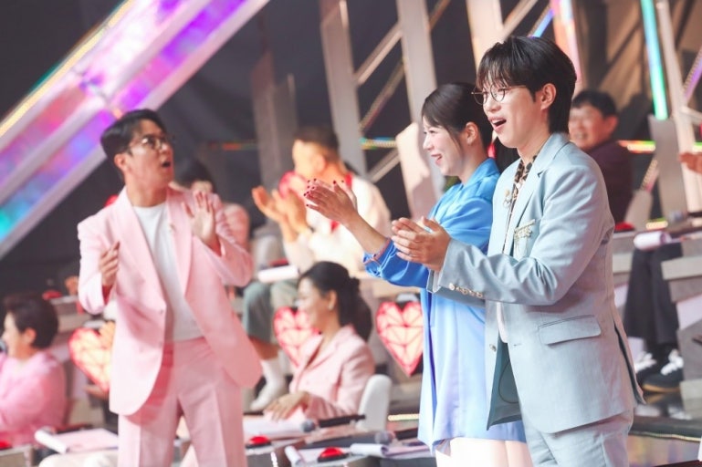 예심 무대 뒤에서는 어떤 일들이 벌어지고 있을까?