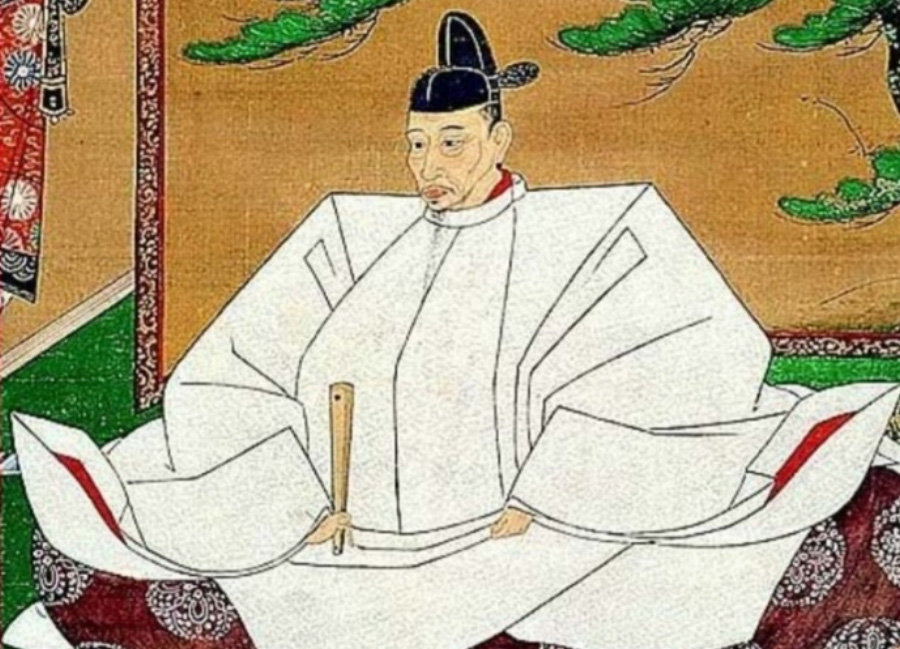 일본의 막부시대를 통일하여 하나의 일본을 만든 토요토미 히데요시가 흰색옷과 부채를 들고 앉아 있는 것을 그린 그림 사진