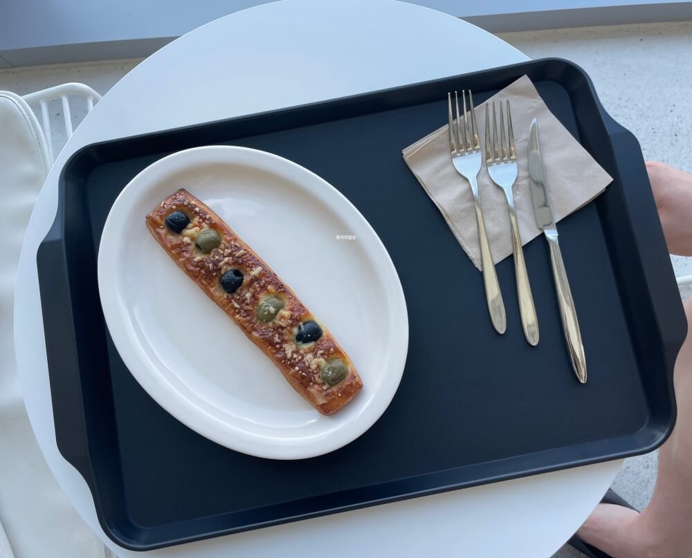 용인 이동 저수지 카페 맛집 그린 웨일 - 올리브 페스츄리