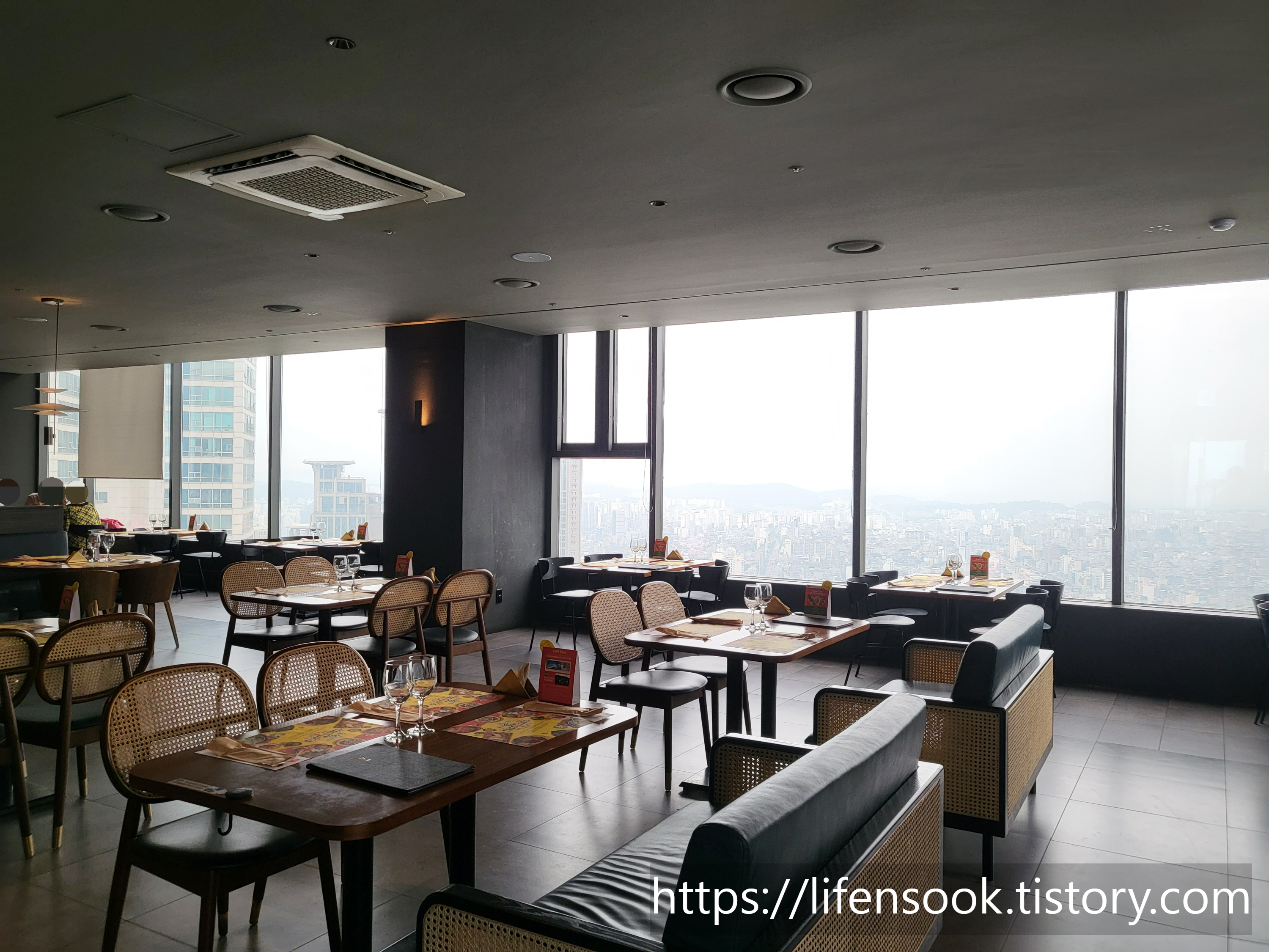 빕스 프리미어 목동41타워점 내부