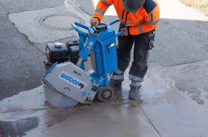 공사 소음내는 아저씨