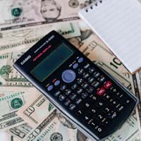 달러와-계산기-사진