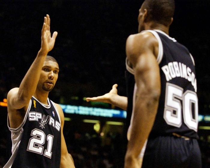 ducan-and-robinson-spurs-twin-tower