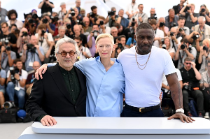 왼) 조지밀러 감독
중)틸다 스윈튼
오)이드리스 엘바