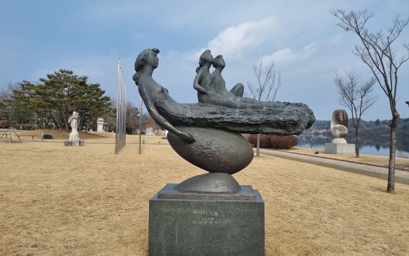 충주 중앙탑사적공원 탑평리 칠층석탑, 무료 주차 및 탄금호 무지개길 관람