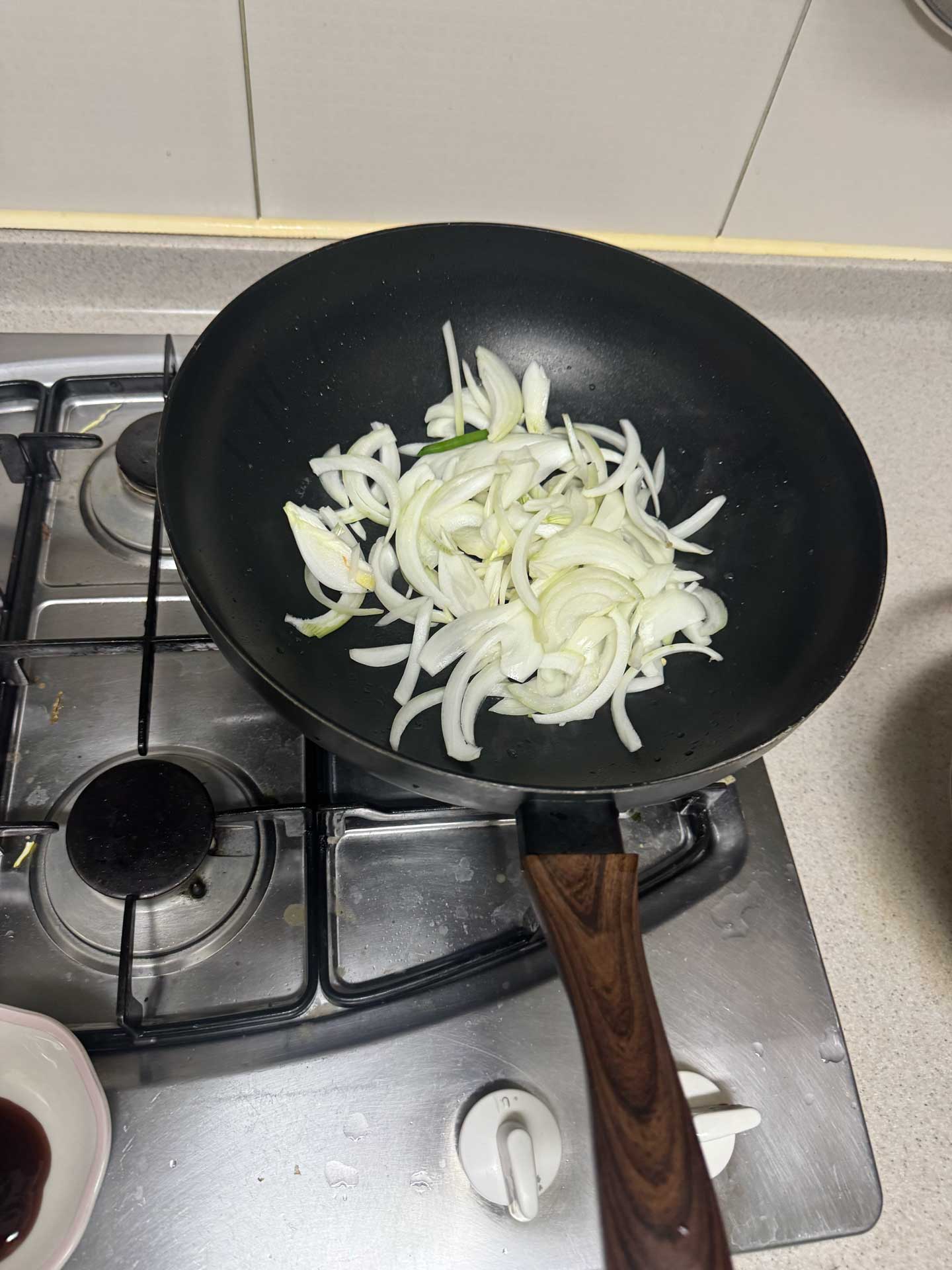 오리고기 볶음에 넣을 양파볶기