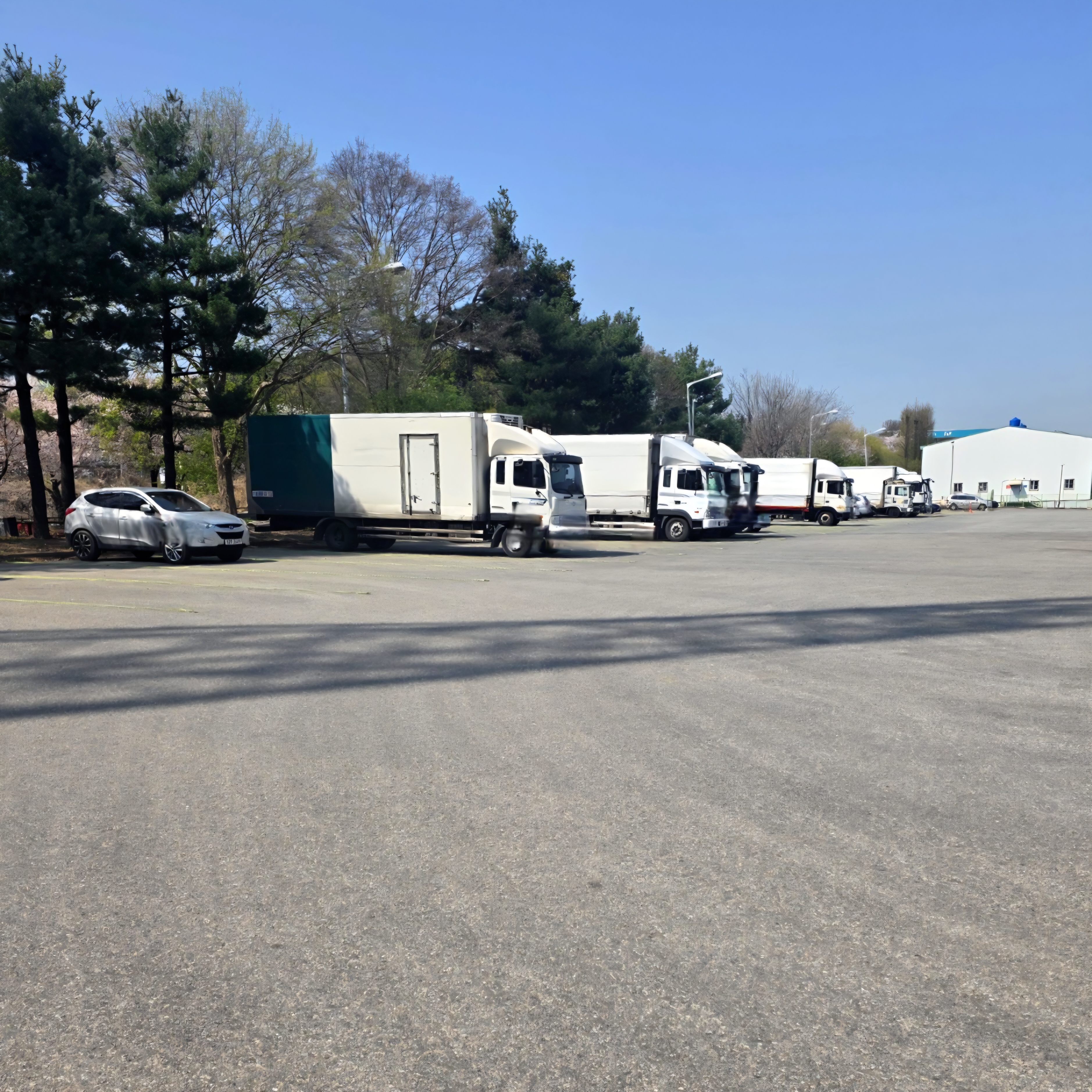 넓은-주차장입니다.