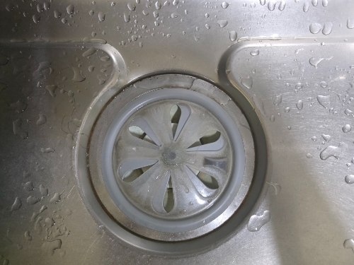 싱크대 배수구 냄새 원인과 오염 상태