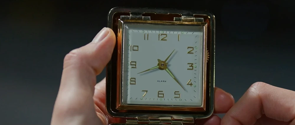 15화에서-8시-23분인-태엽시계의-시간