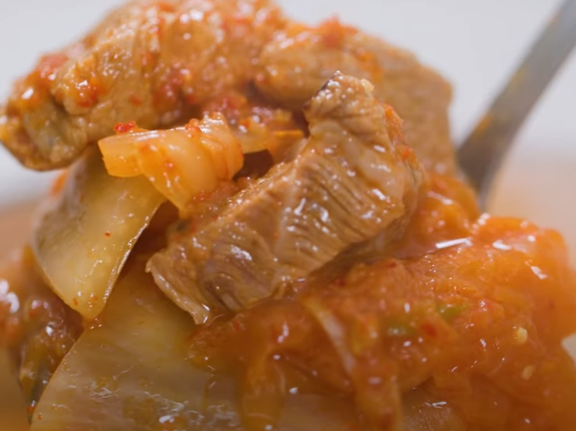 김치찌개 맛있게 만드는 방법 돼지고기 듬뿍 묵은지 김치찌개 맛있게 끓이는 법
