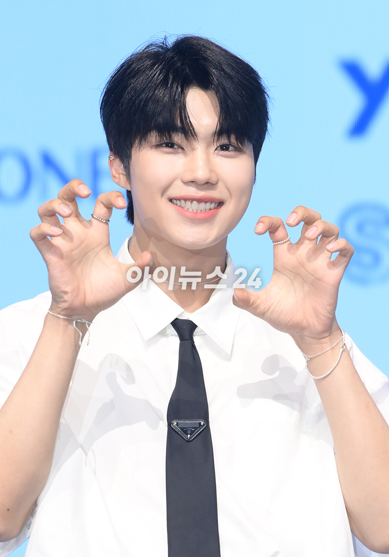 그룹 제로베이스원 박건욱이 10일 오후 서울 광진구 광장동 예스24라이브홀에서 열린 제로베이스원(ZEROBASEONE) 데뷔 쇼케이스에 참석하고 있다. [사진=정소희 기자]