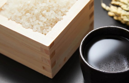 쌀과 물과 누룩으로 만드는 니혼슈