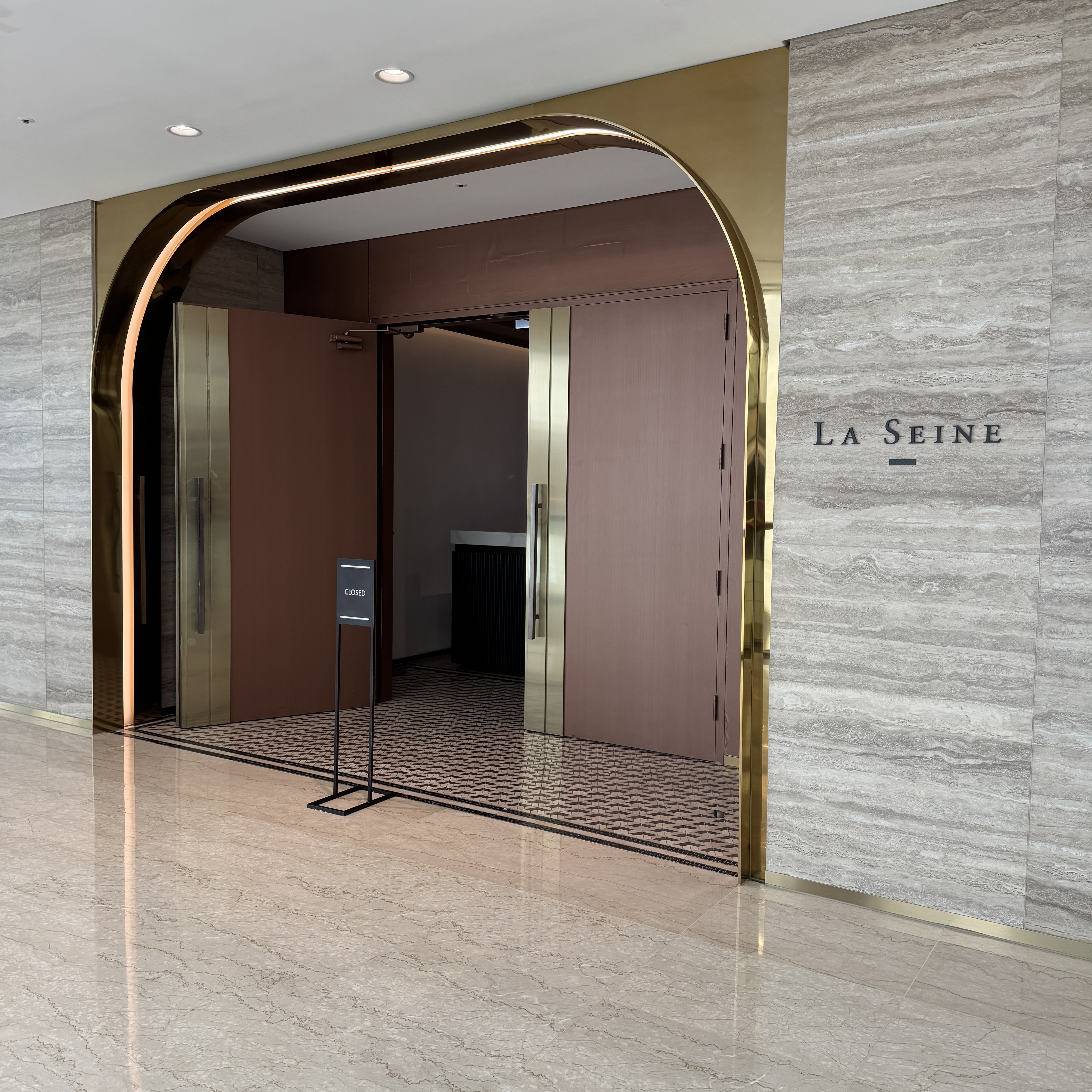 잠실 롯데호텔 월드 라세느 뷔페 입구