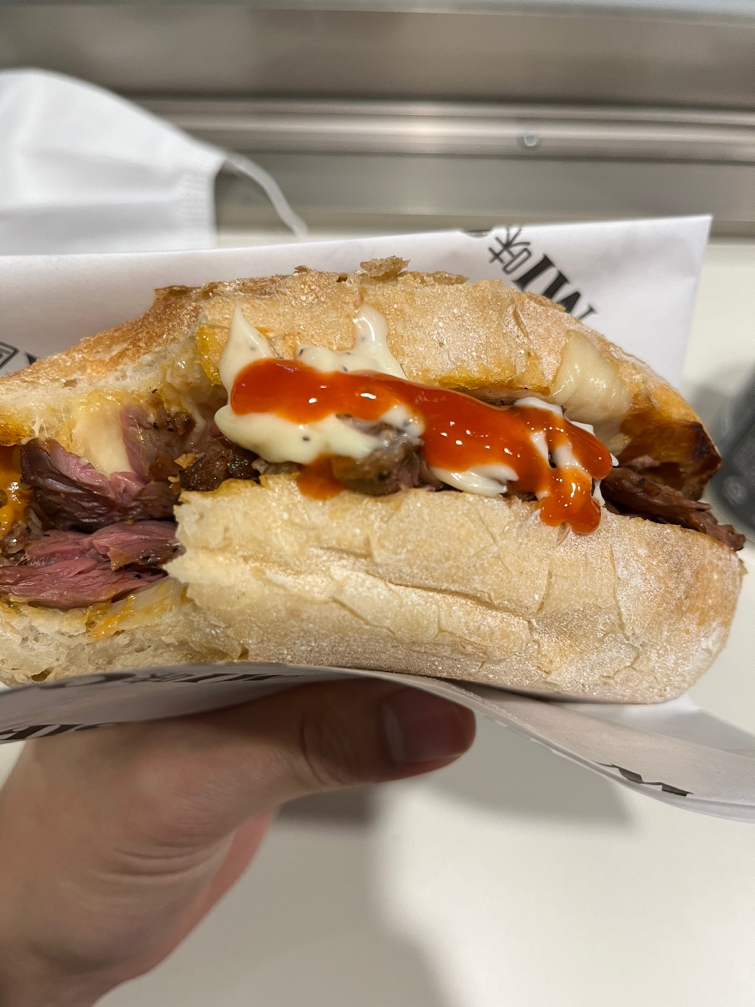 트러플마요와 스리라차 소스 조합