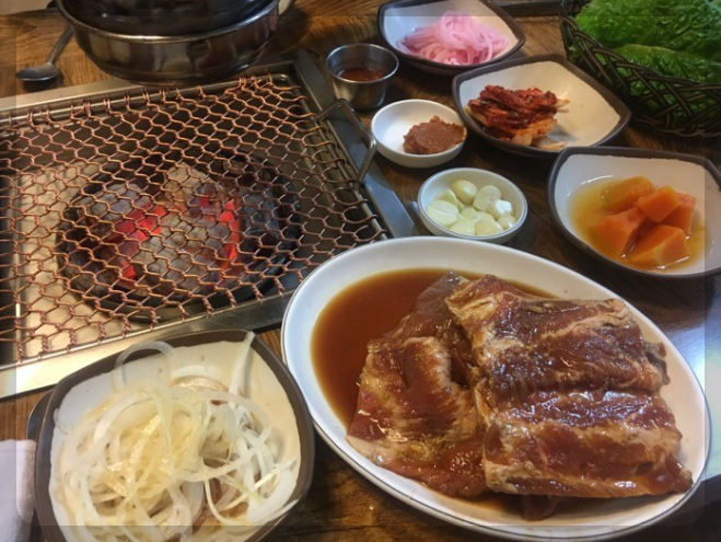 제주 애월 아이와 함께 가기 좋은 맛집 하귀 청마루 돼지갈비와 불판