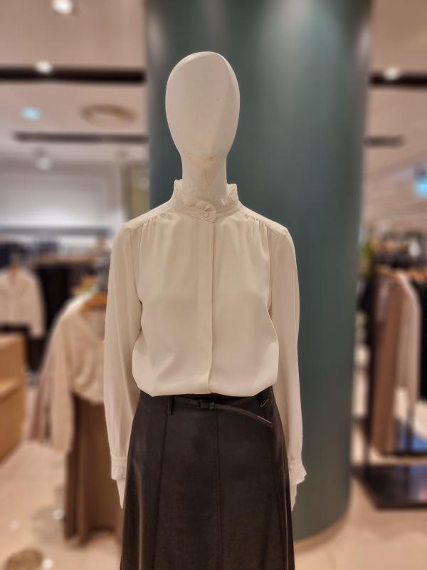 쉬즈미스 22년 겨울 프릴넥 블라우스 SWWBLM41010