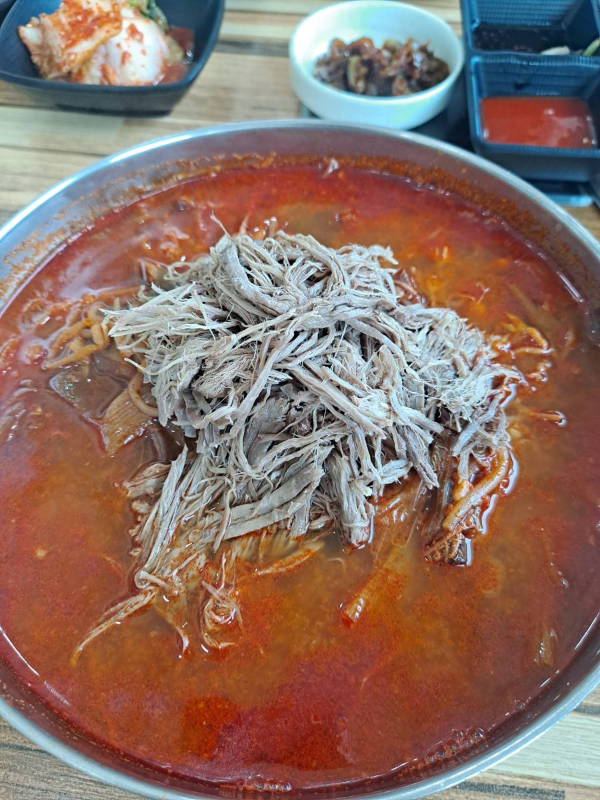 칼국수집 육개장칼국수 고기듬뿍