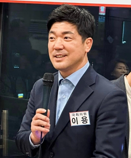 이용 국회의원 프로필 나이 고향 학력 재산